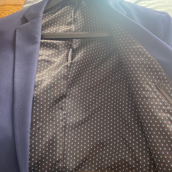 Mens Haggar suit jacket (44R) and pant (36x30) - Picture 5 of 5